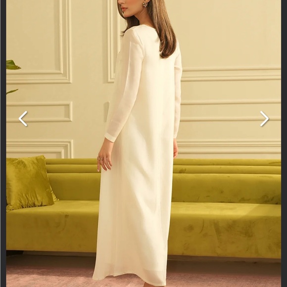 Elegant Cream Pakistani two piece outfit - Picture 4 of 11